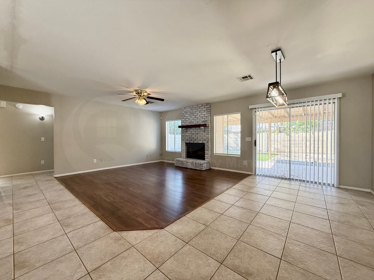 702 E Appaloosa Rd - Photo 3 of 23