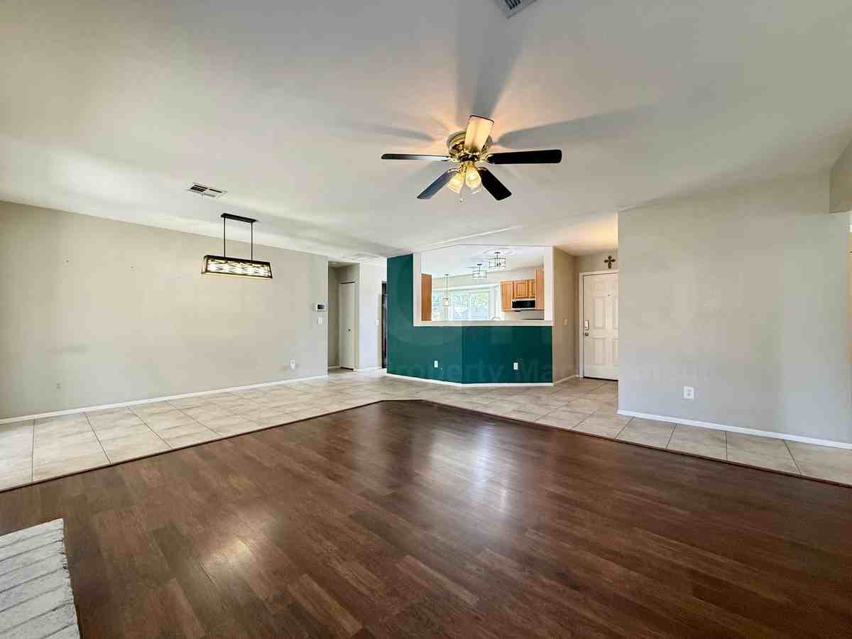 702 E Appaloosa Rd - Photo 5 of 23