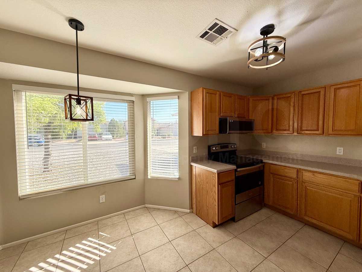 702 E Appaloosa Rd - Photo 7 of 23