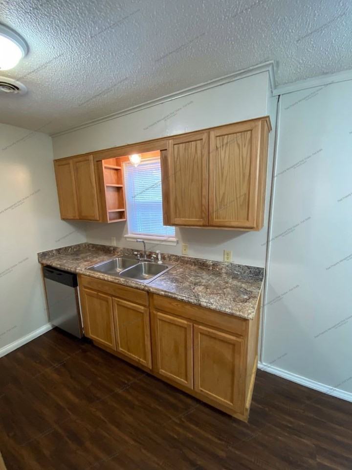 8409 S 35th Ter - Photo 6 of 12
