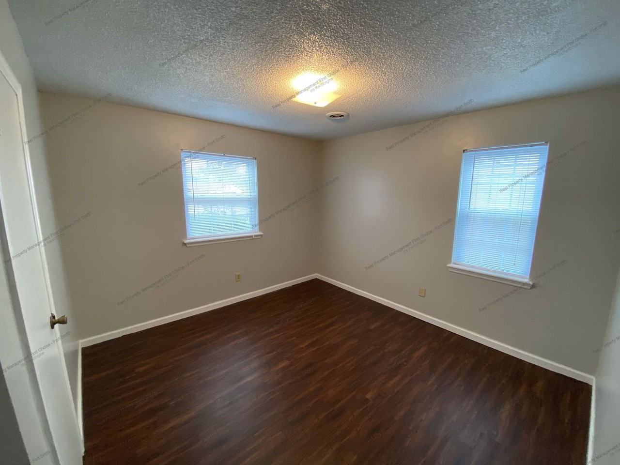 8409 S 35th Ter - Photo 7 of 12