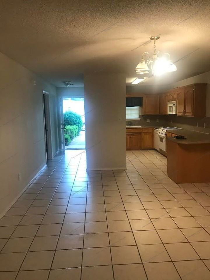 203 H St - Photo 5 of 21