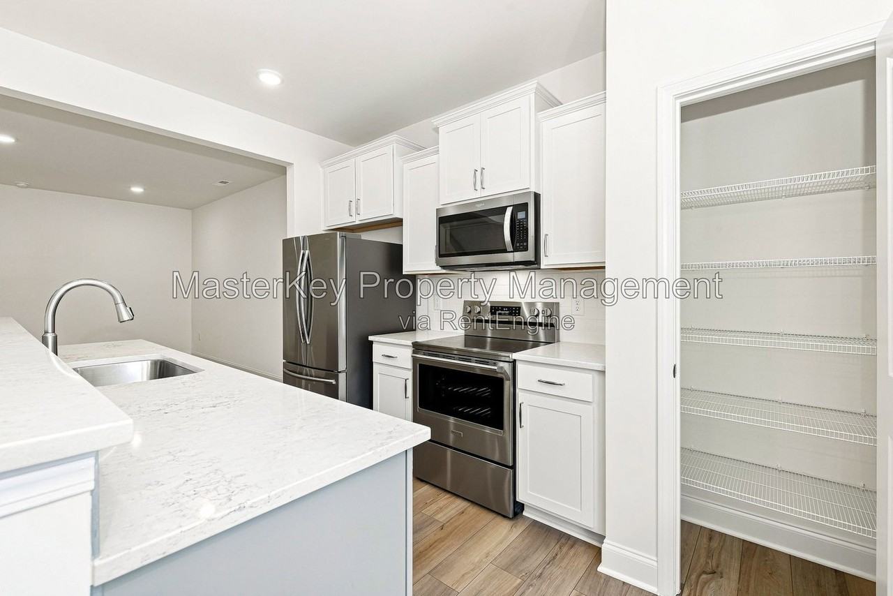 305 Whitley Ridge Dr - Photo 3 of 36
