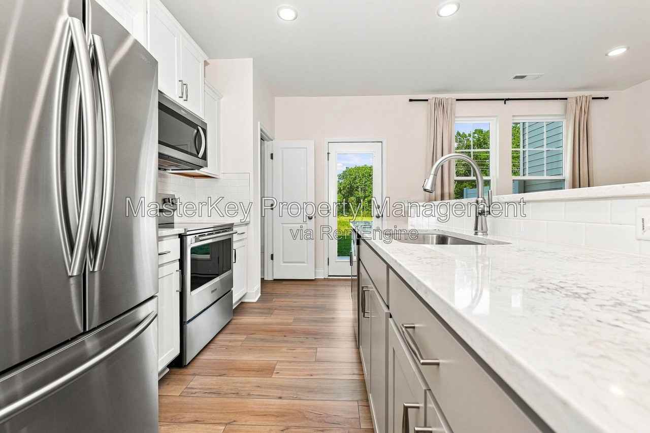 305 Whitley Ridge Dr - Photo 4 of 36