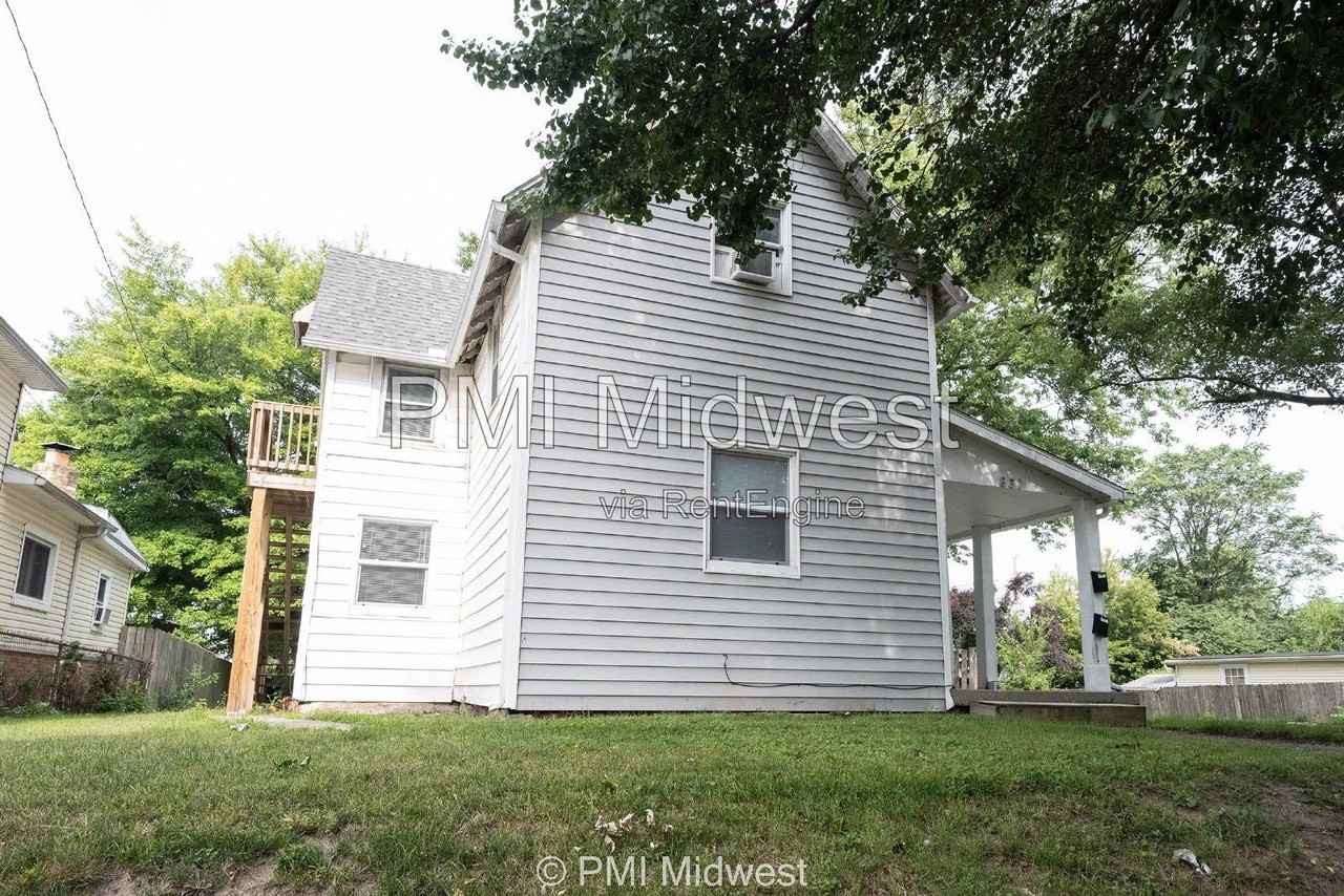 831 S Webster St - Photo 3 of 28