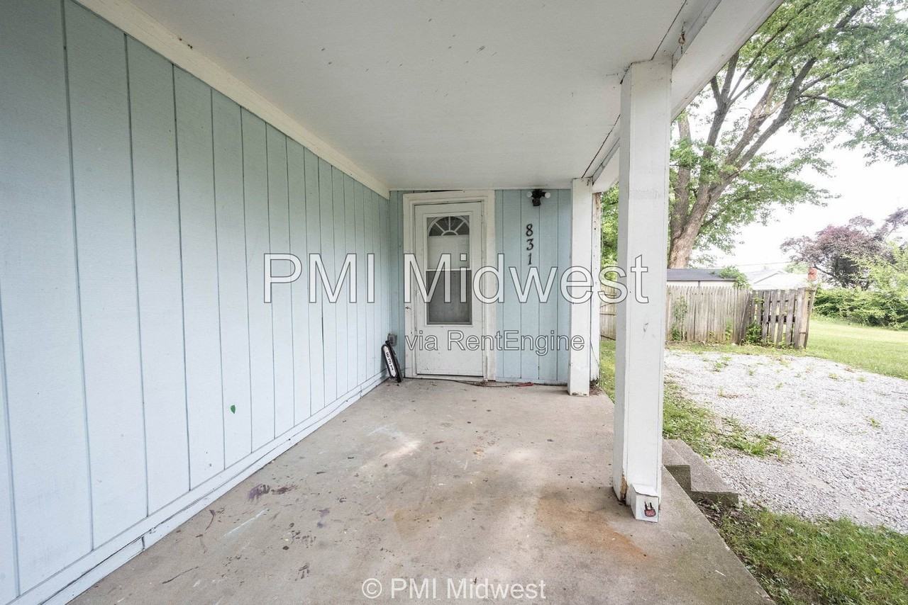 831 S Webster St - Photo 4 of 28