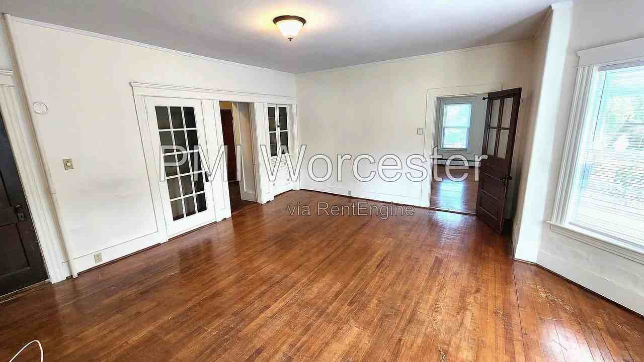 181 Main St #1 - Photo 5 of 19