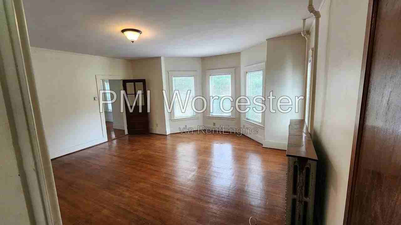 181 Main St #1 - Photo 6 of 19