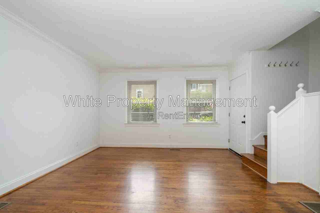 564 Wakefield Dr #B - Photo 4 of 17