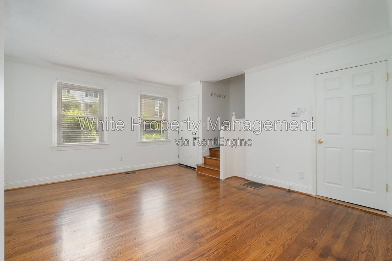 564 Wakefield Dr #B - Photo 5 of 17