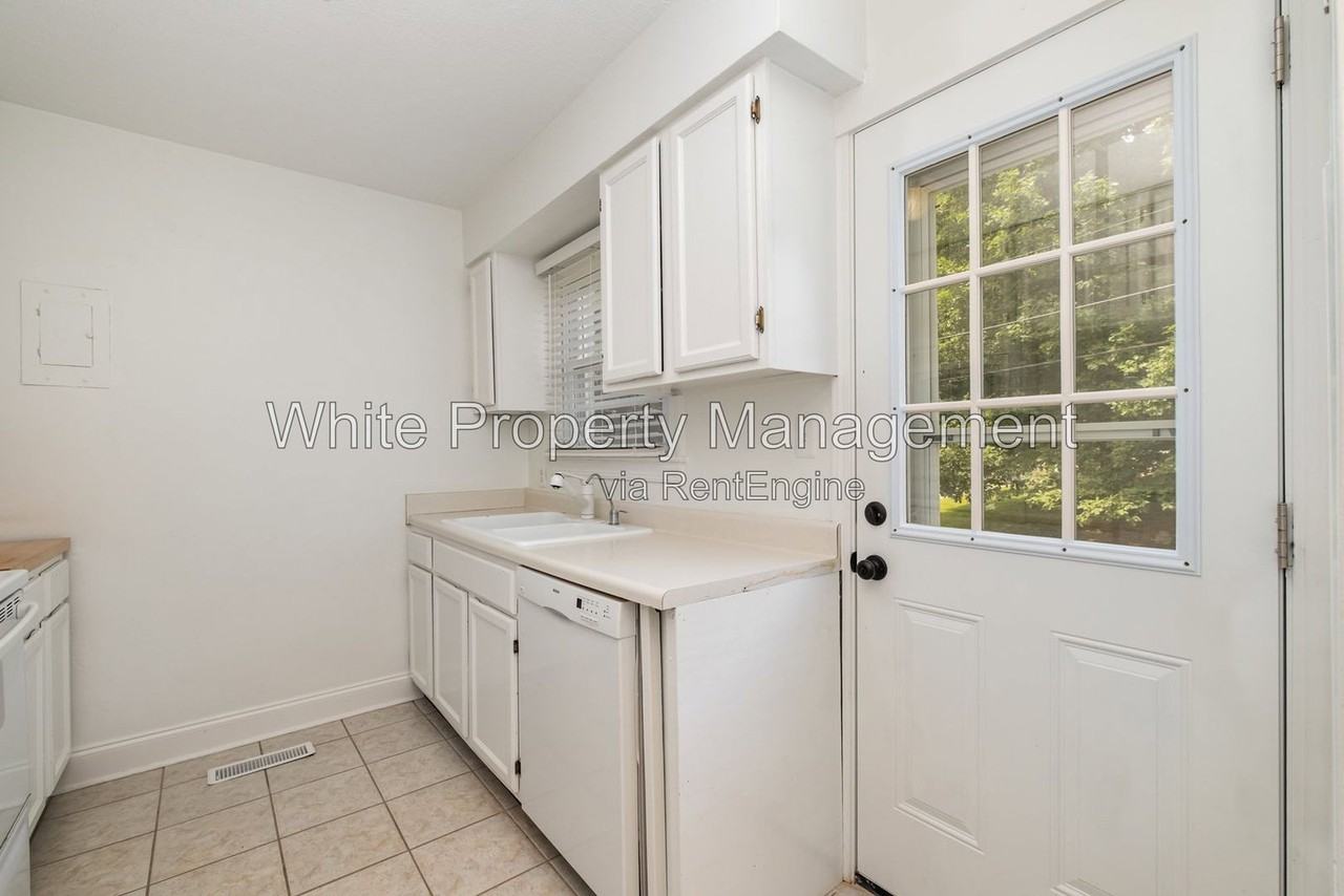 564 Wakefield Dr #B - Photo 7 of 17