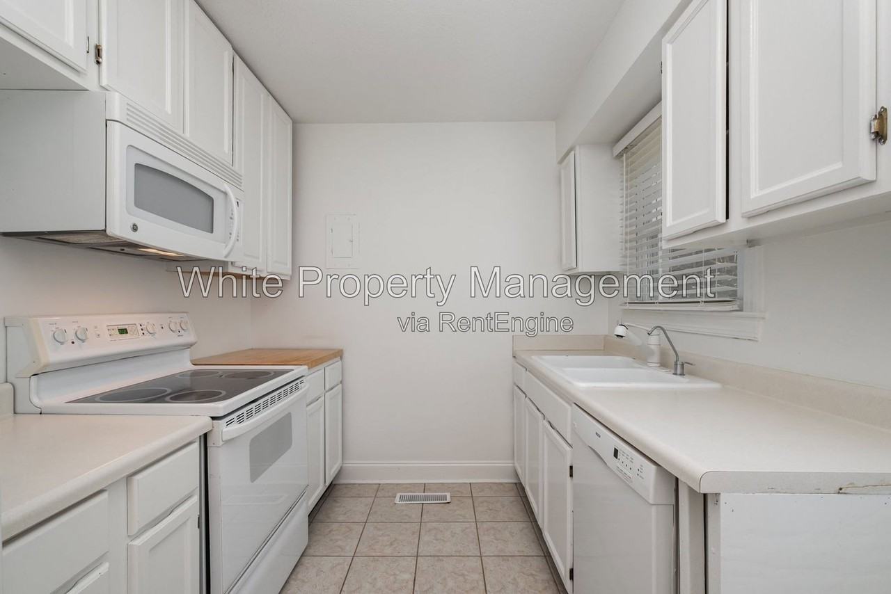 564 Wakefield Dr #B - Photo 6 of 16