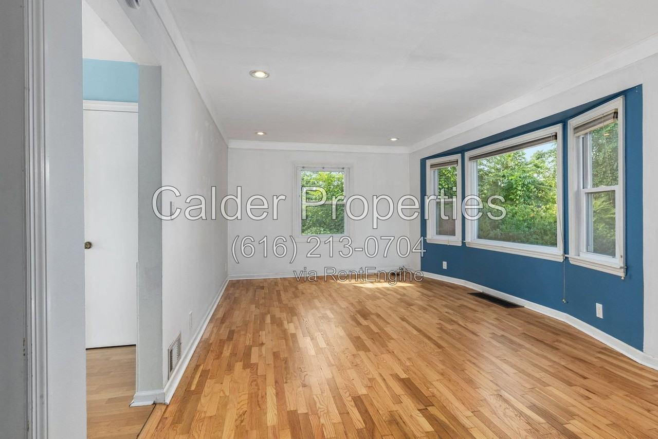 2135 Avon Ave Sw - Photo 3 of 29
