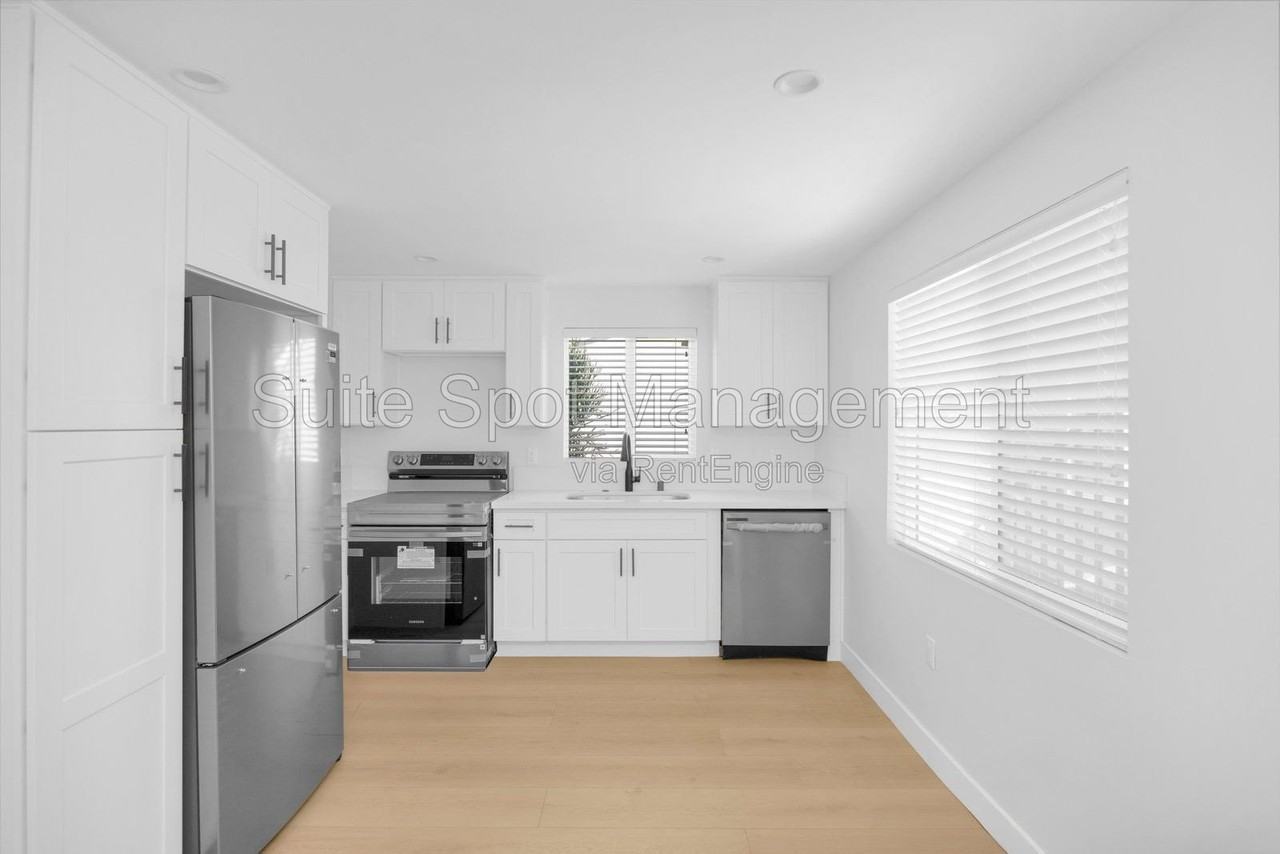 1607 Vuelta Grande Ave #A - Photo 2 of 22