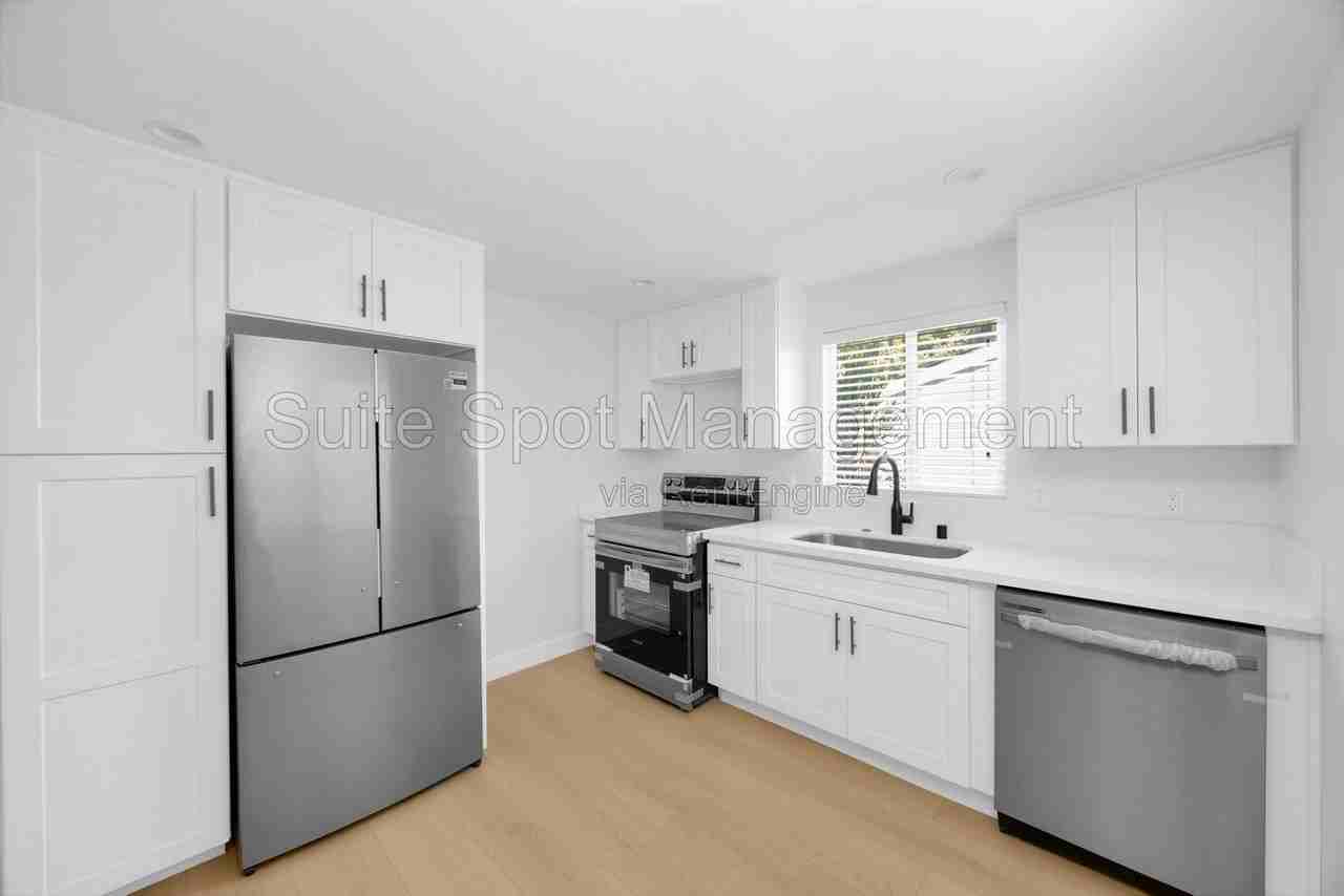 1607 Vuelta Grande Ave #A - Photo 3 of 22