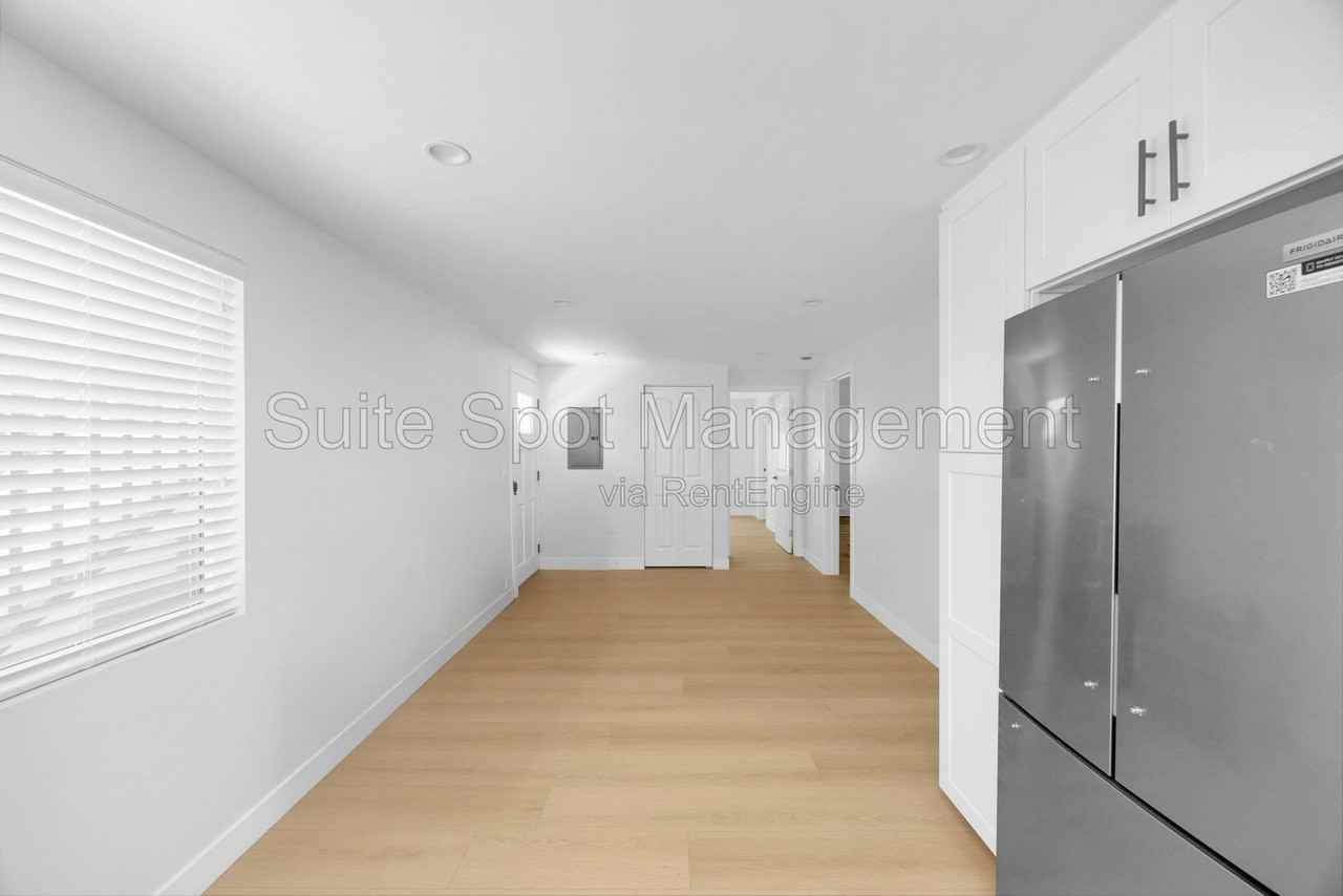 1607 Vuelta Grande Ave #A - Photo 4 of 22