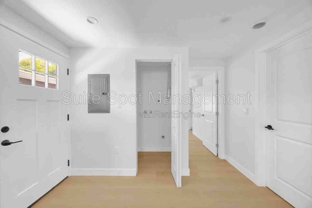 1607 Vuelta Grande Ave #A - Photo 5 of 22