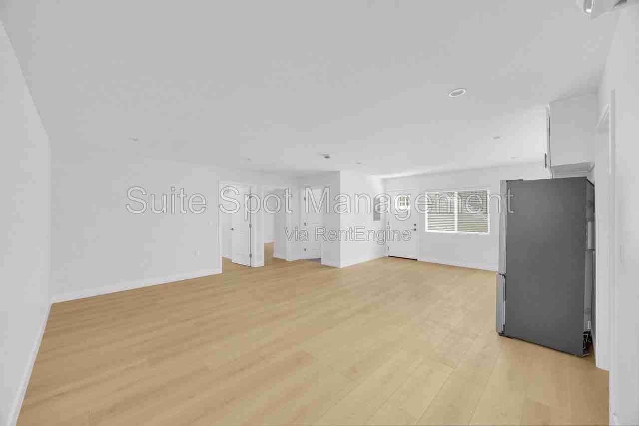 1605 Vuelta Grande Ave - Photo 2 of 6