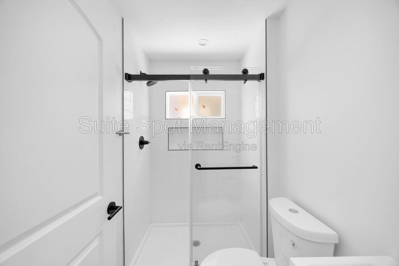 1605 Vuelta Grande Ave - Photo 3 of 6
