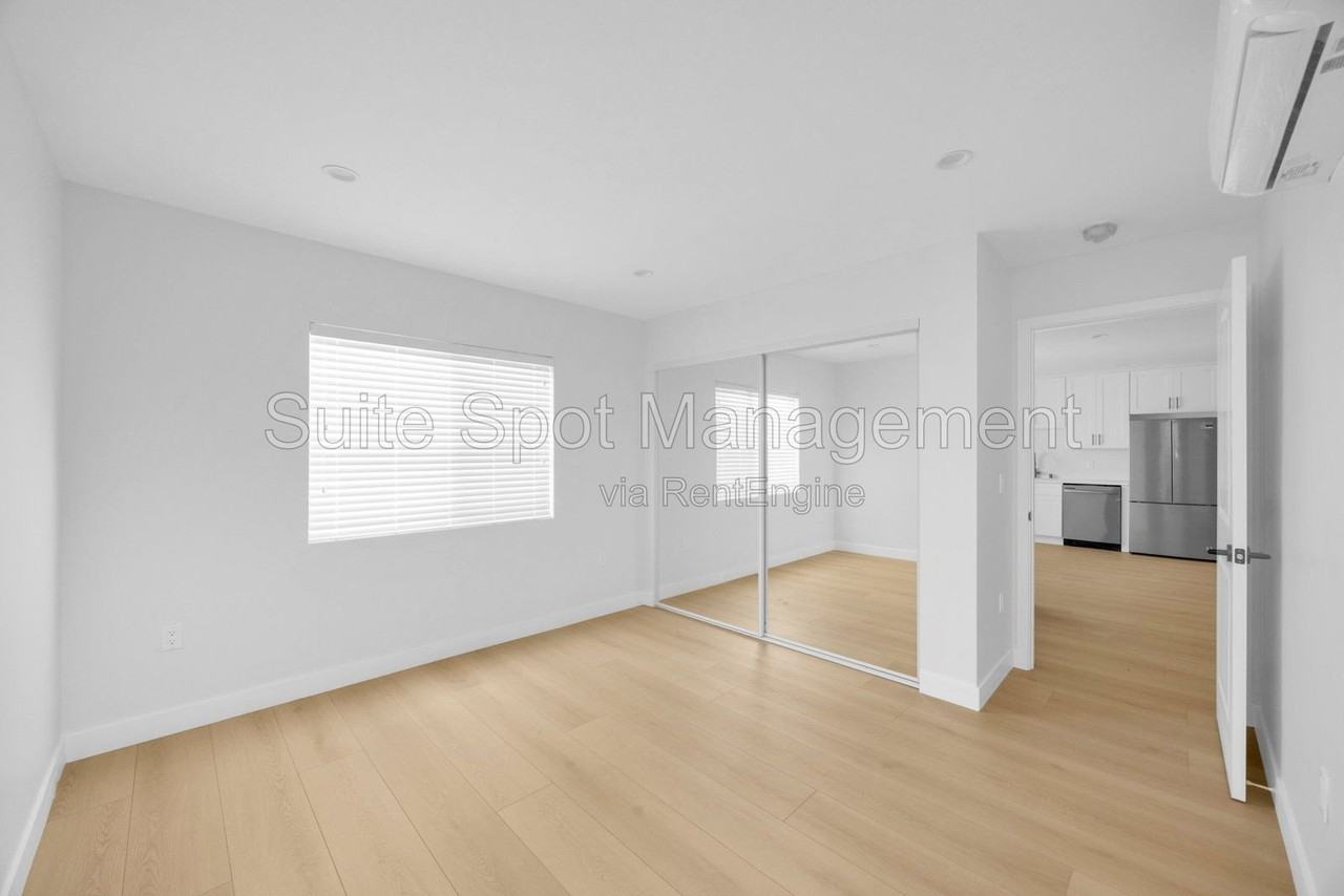 1605 Vuelta Grande Ave - Photo 4 of 6