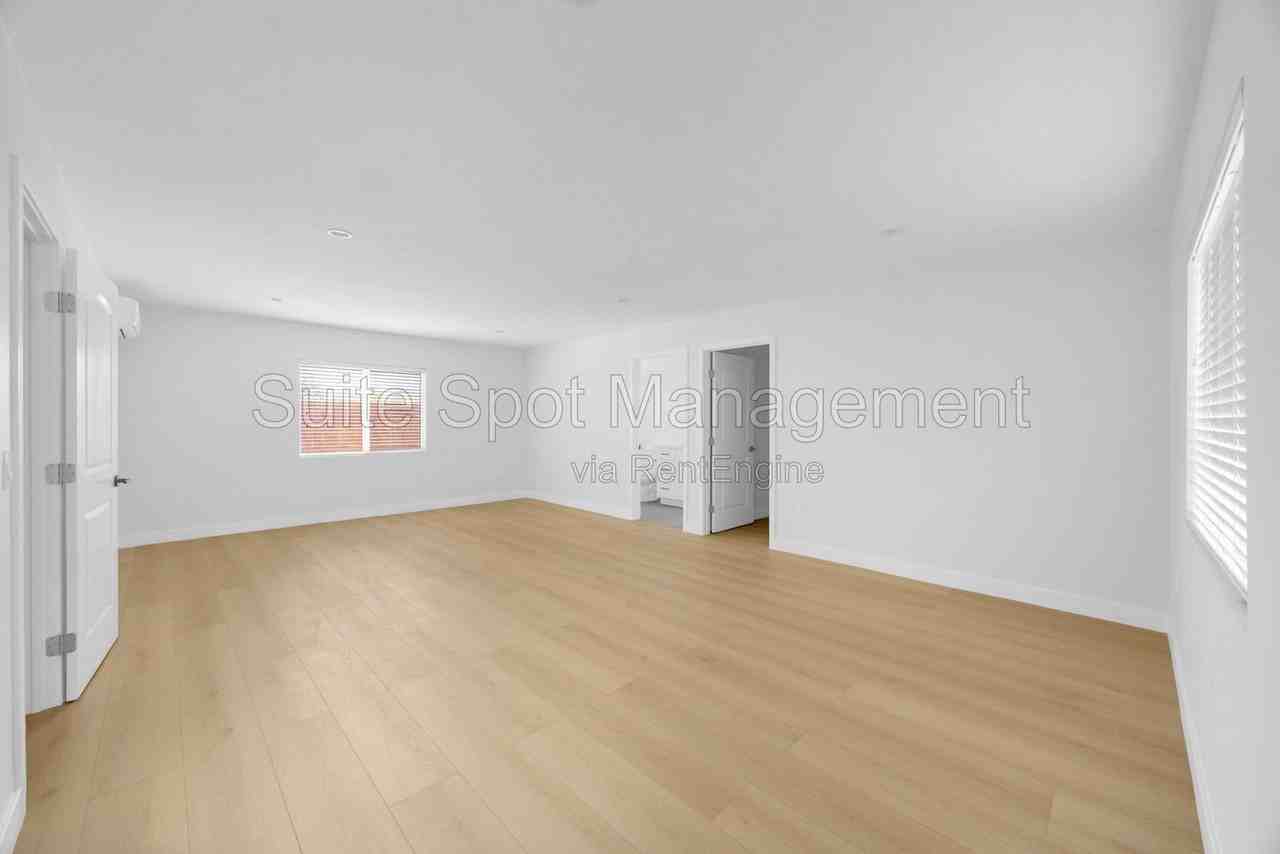 1605 Vuelta Grande Ave - Photo 5 of 6