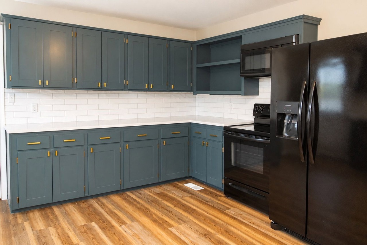 415 Glenn St - Photo 2 of 16