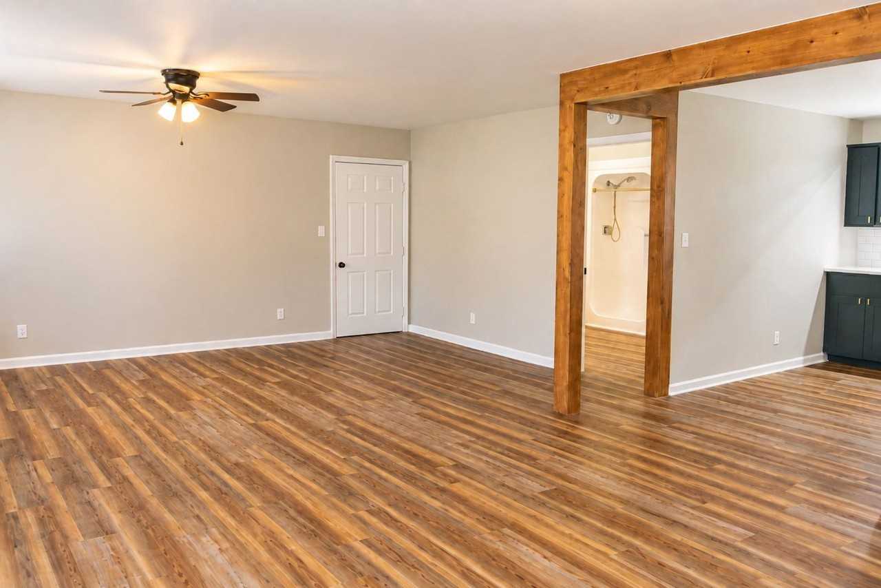 415 Glenn St - Photo 4 of 16