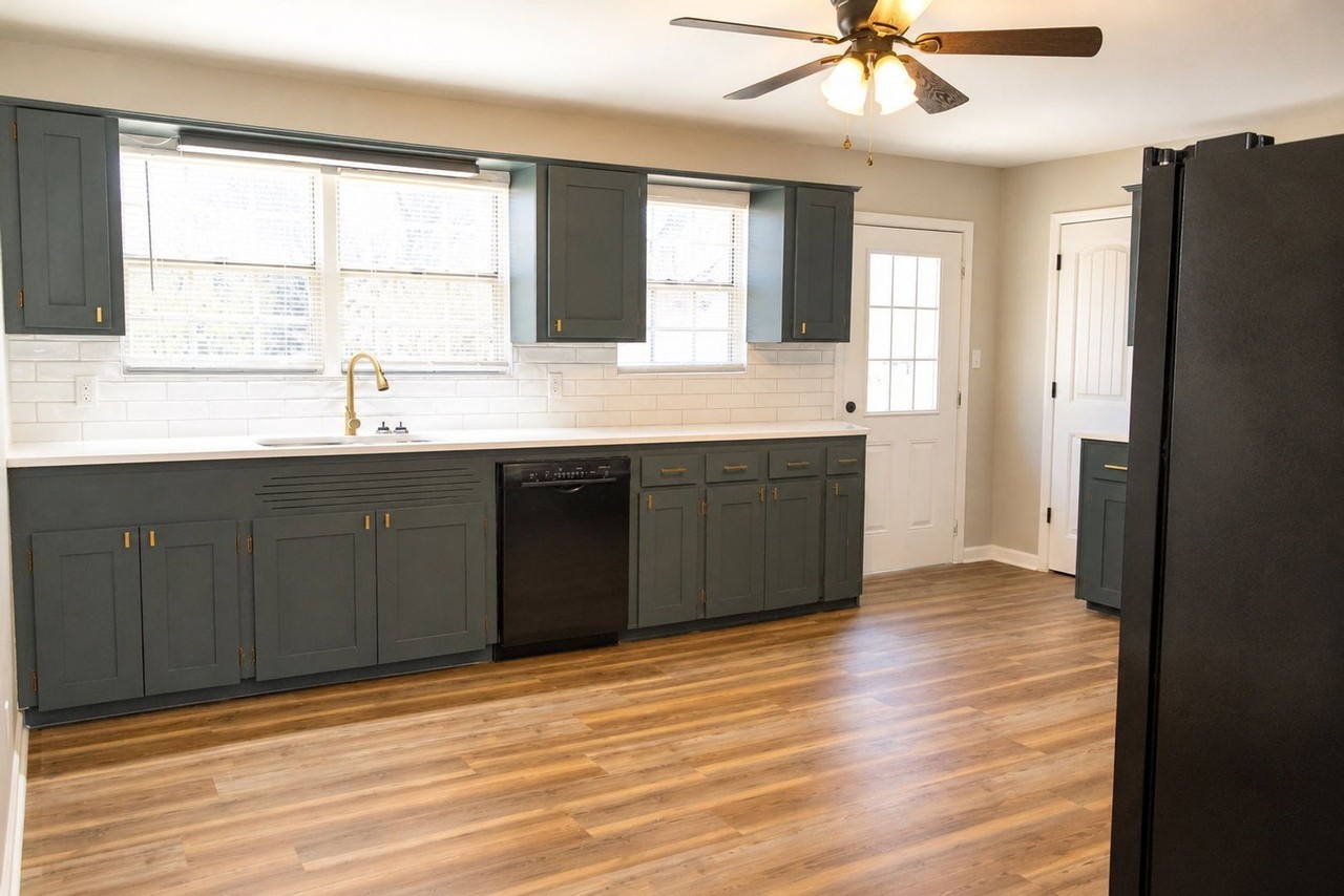415 Glenn St - Photo 5 of 16