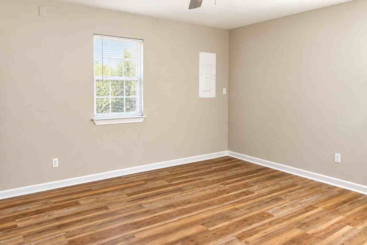 415 Glenn St - Photo 7 of 16
