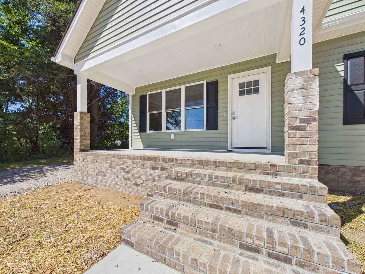 4320 Puddledock Rd - Photo 2 of 50