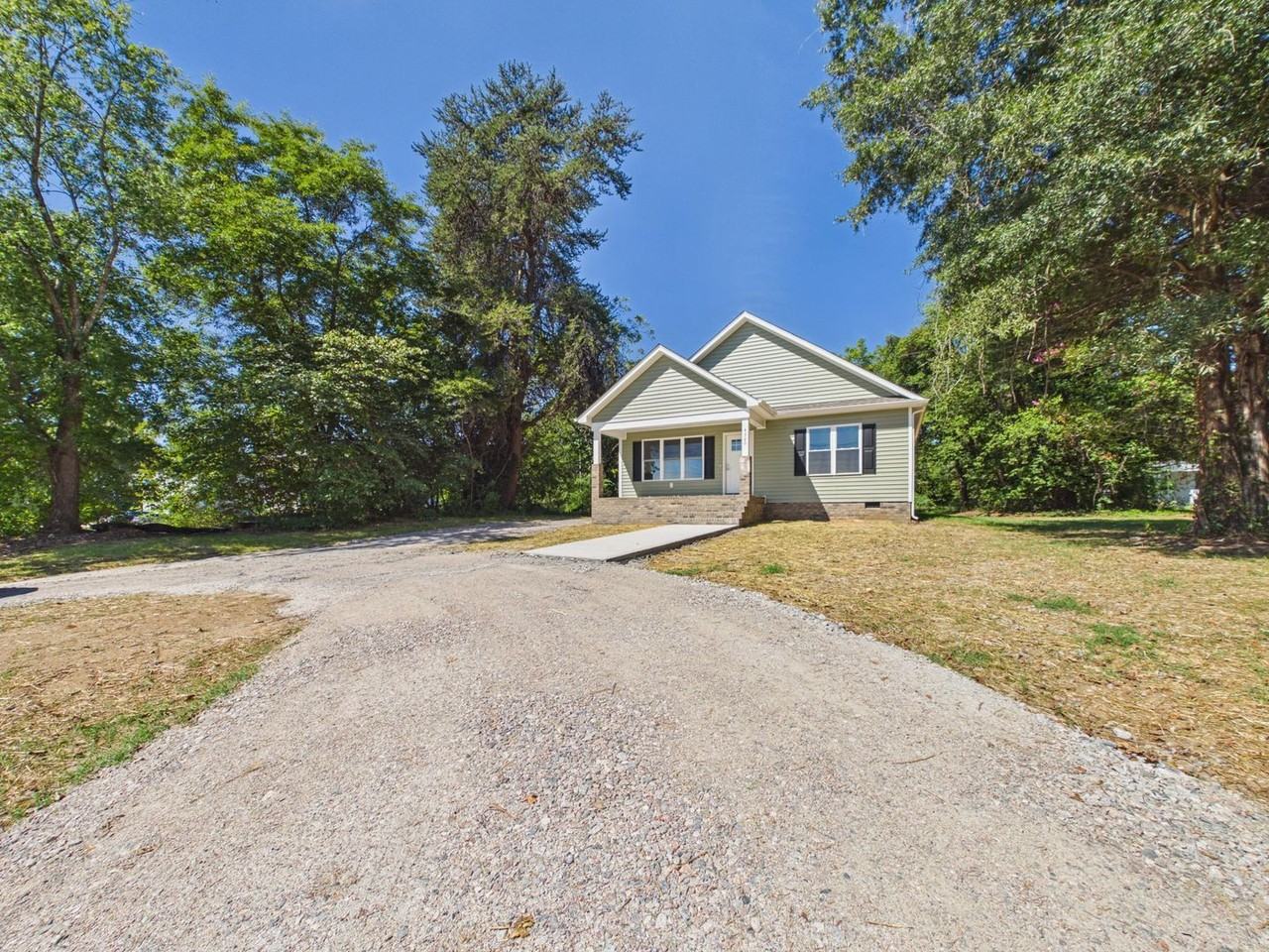 4320 Puddledock Rd - Photo 3 of 50