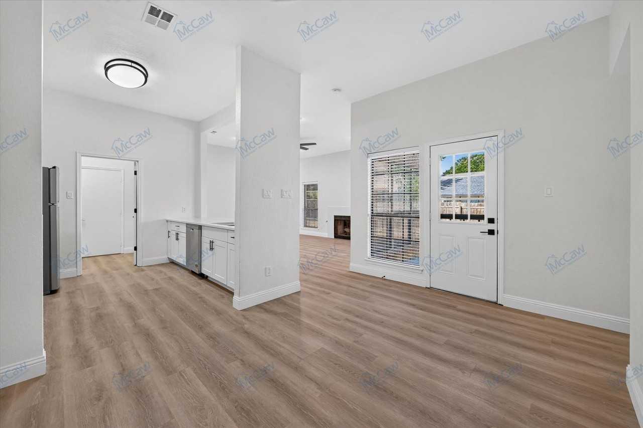 1248 W Hudgins St - Photo 3 of 18