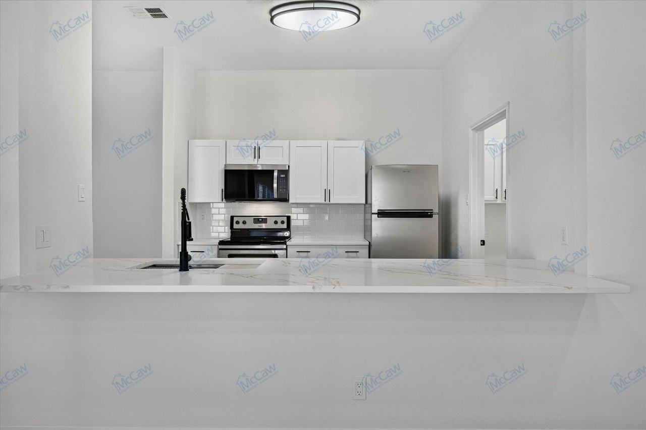 1248 W Hudgins St - Photo 5 of 18
