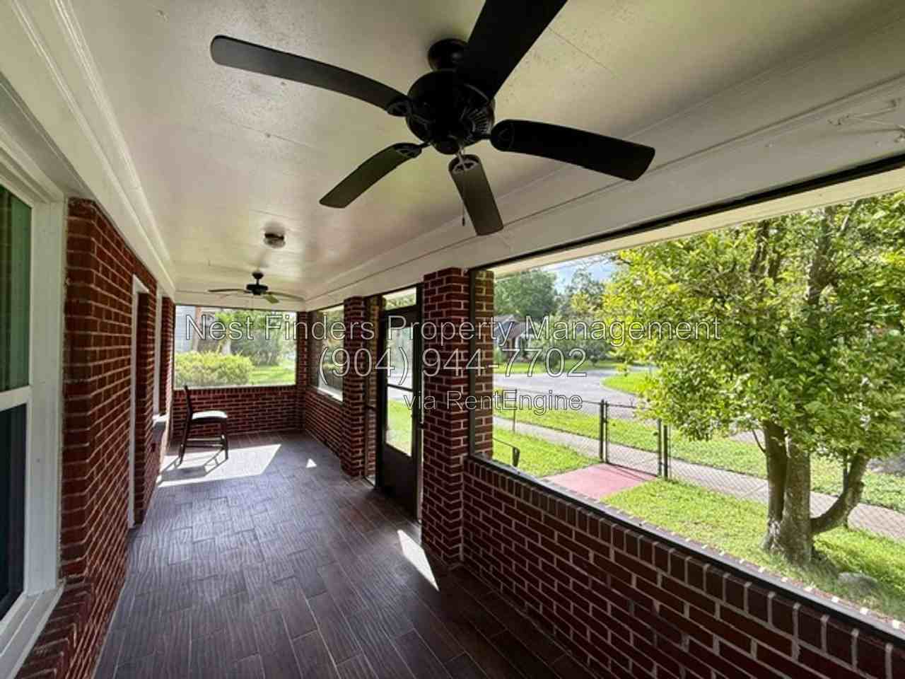 2803 Green St - Photo 4 of 31