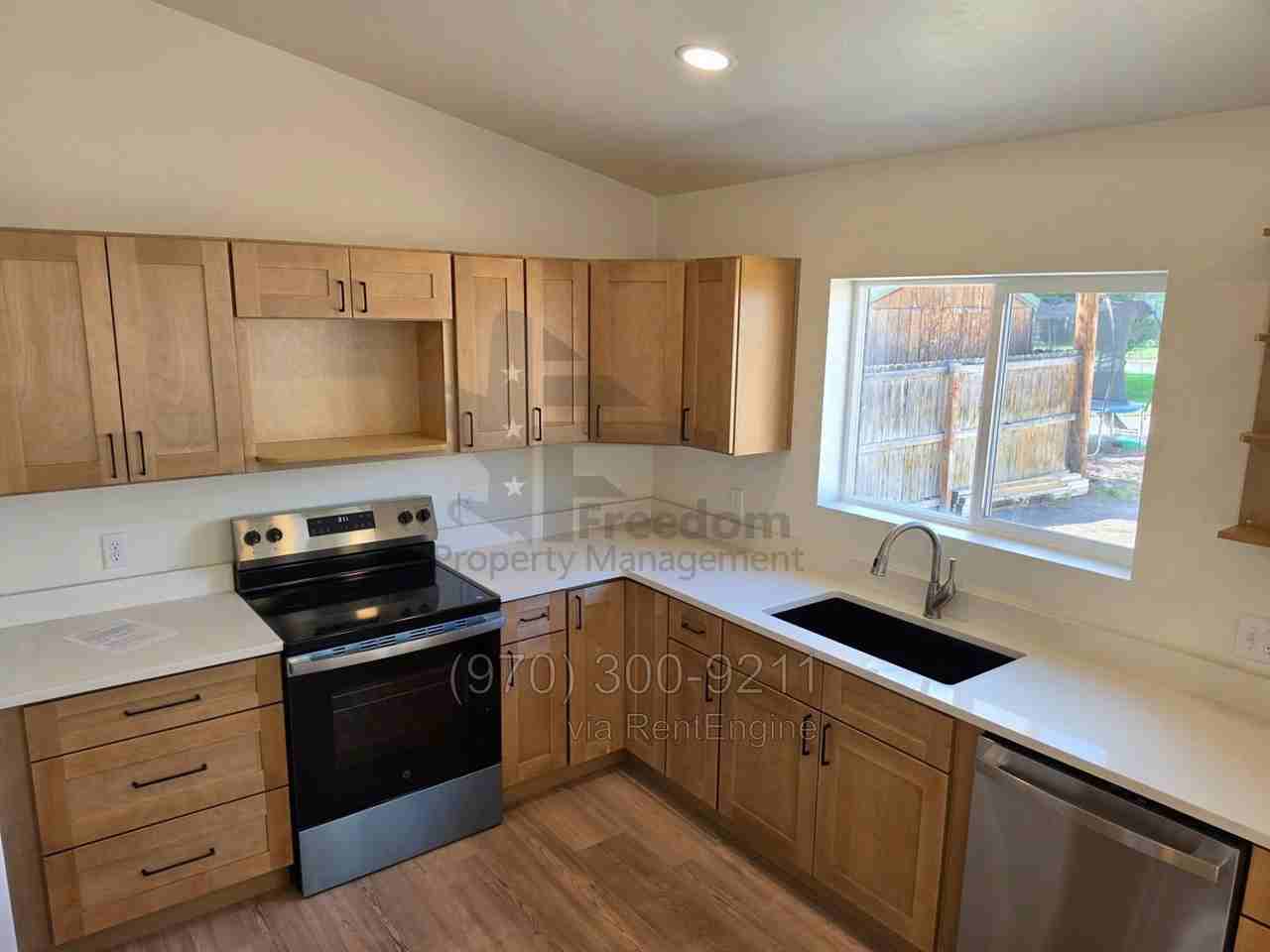 425 Orchard Ave #B - Photo 5 of 12