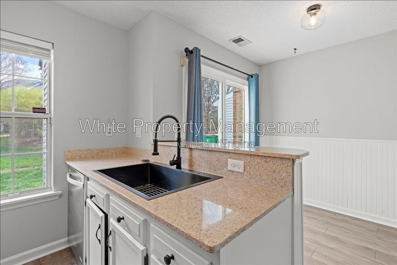8289 Golf Ridge Dr - Photo 7 of 20
