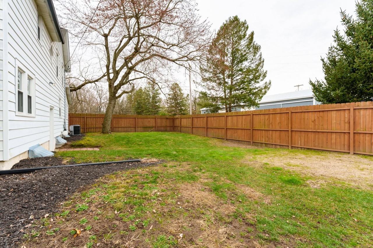 1006 Schuring Rd - Photo 4 of 44
