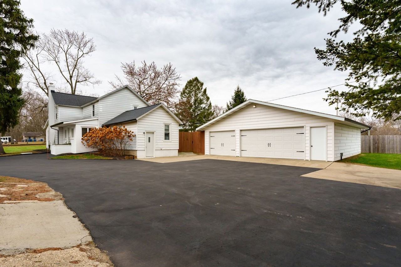 1006 Schuring Rd - Photo 5 of 44