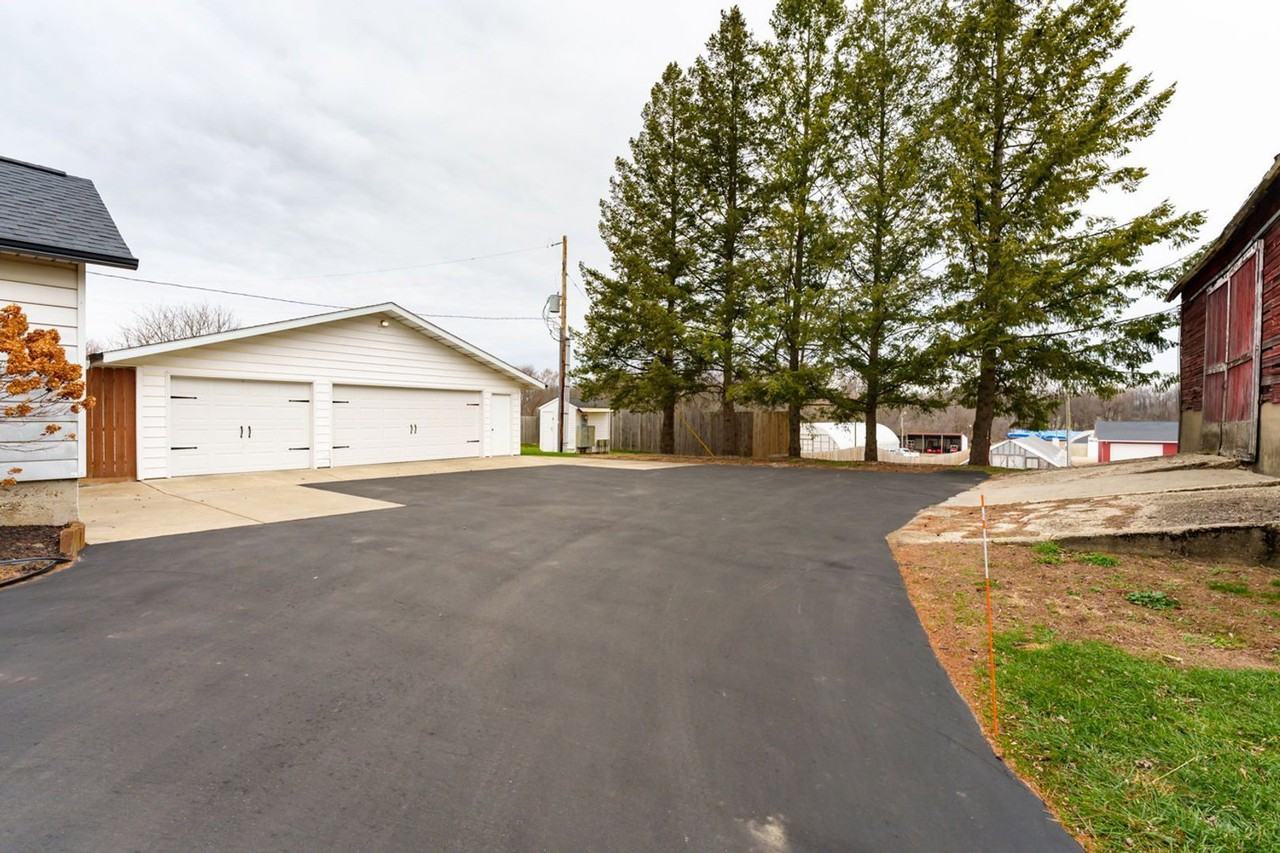 1006 Schuring Rd - Photo 7 of 44