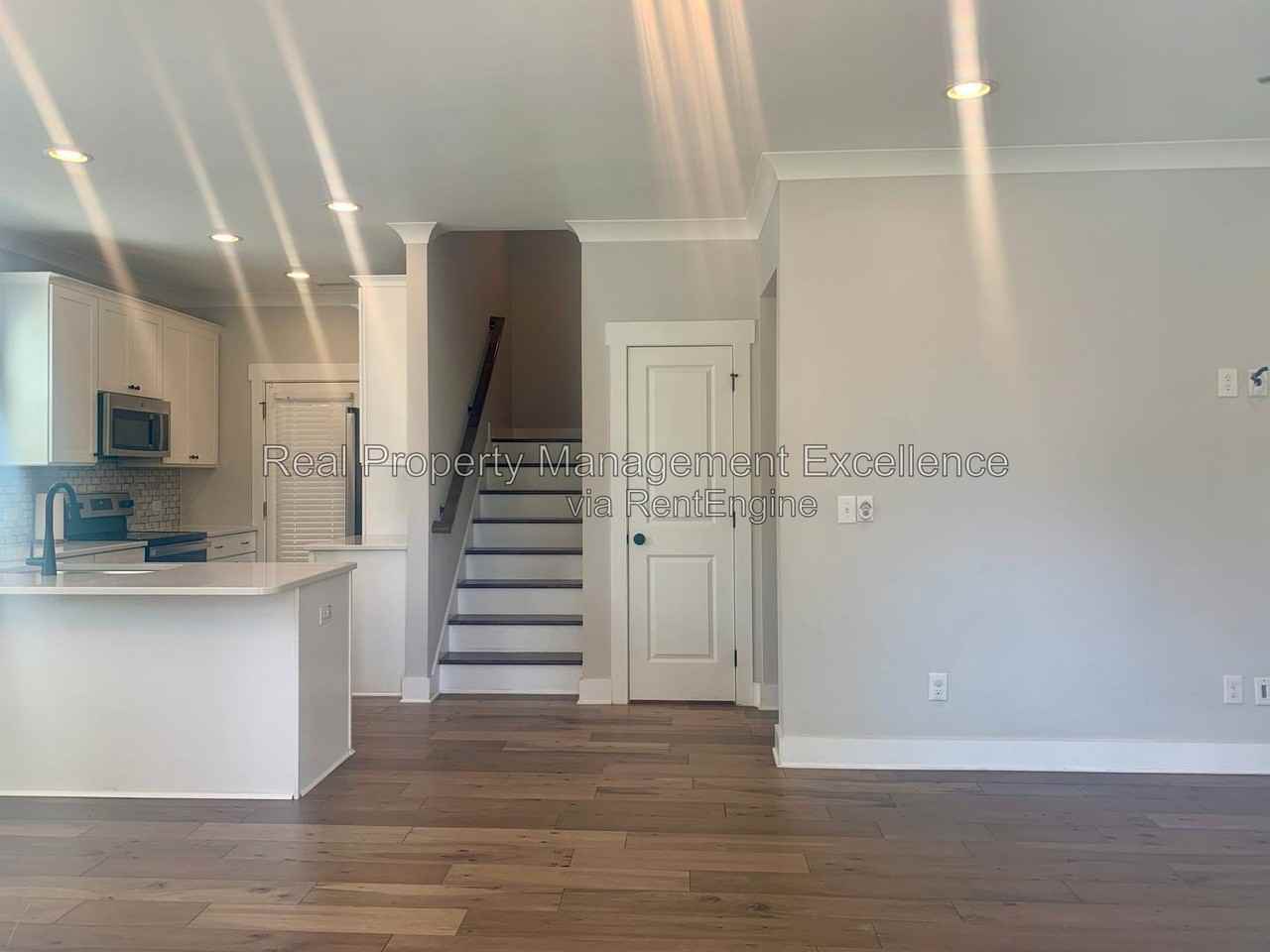 443 Como Dr - Photo 3 of 38