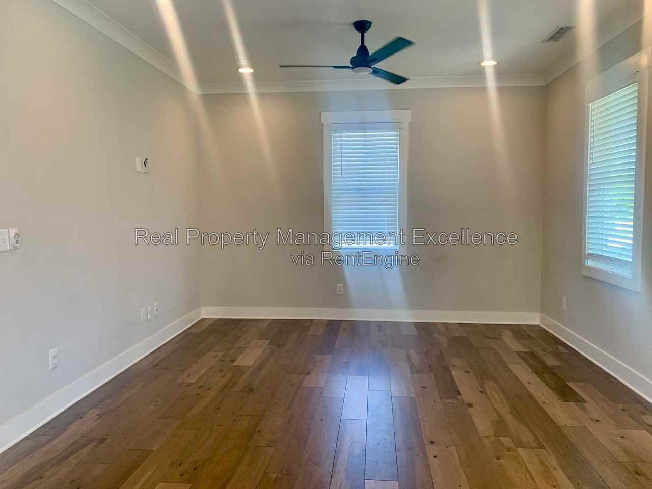 443 Como Dr - Photo 4 of 38