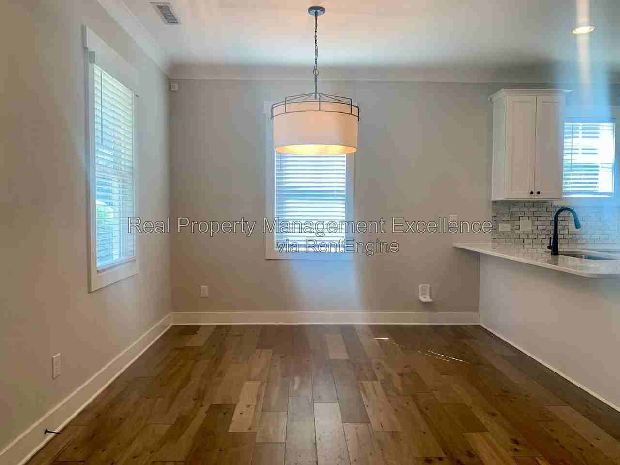 443 Como Dr - Photo 5 of 38