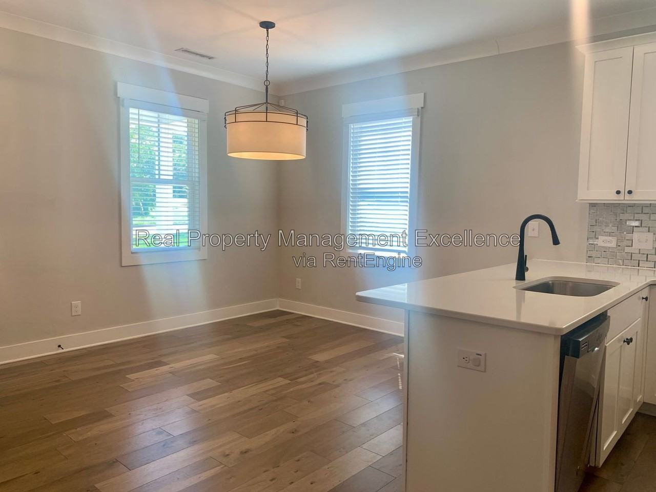 443 Como Dr - Photo 6 of 38