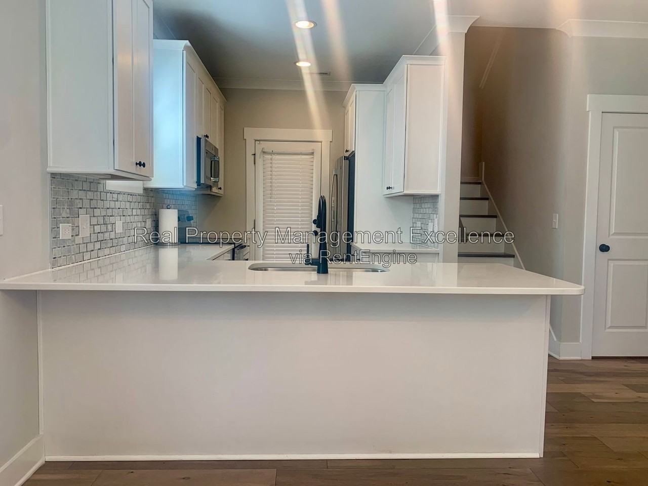 443 Como Dr - Photo 7 of 38