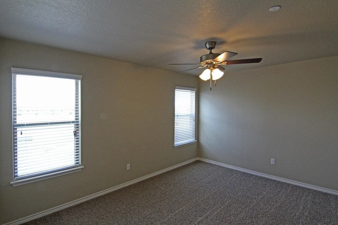 631 Westfield Blvd #631 - Photo 3 of 17