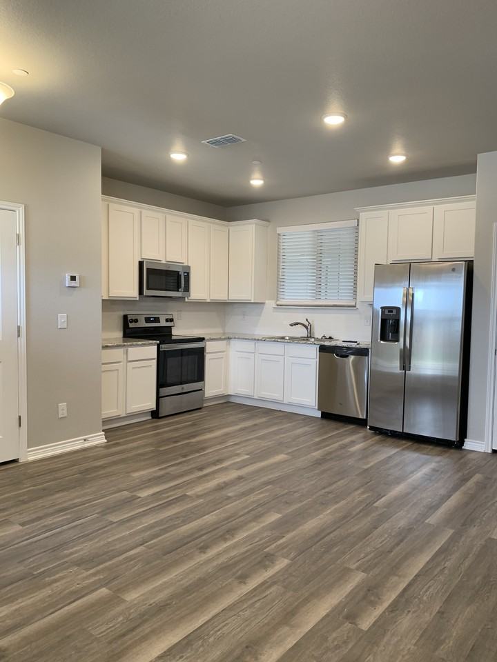 7607 Stonehollow Dr #7607 - Photo 2 of 19