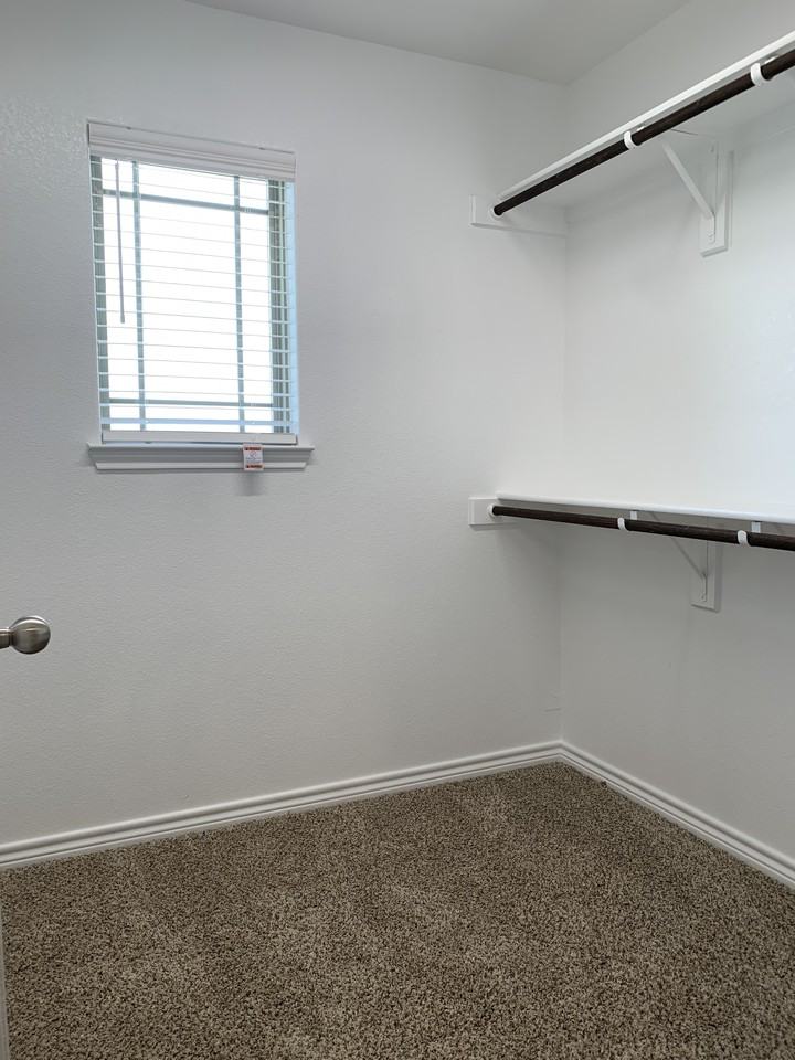7607 Stonehollow Dr #7607 - Photo 7 of 19