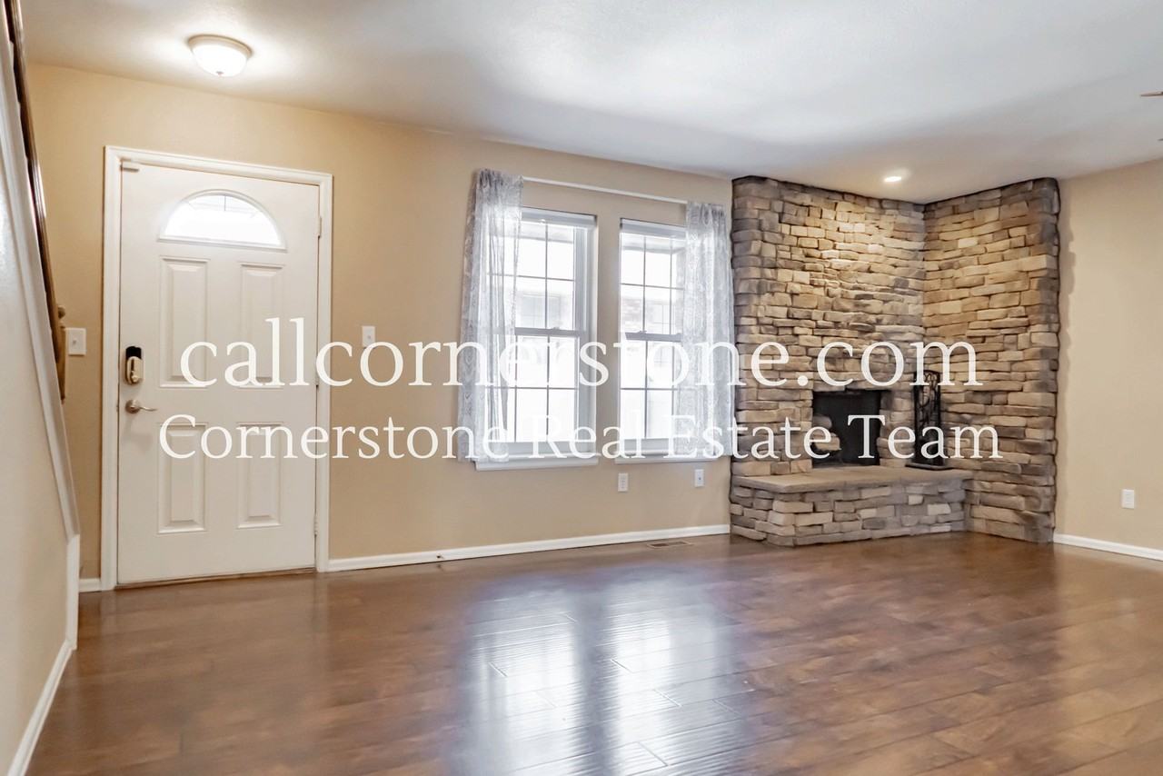2081 Sussex Ln - Photo 4 of 28