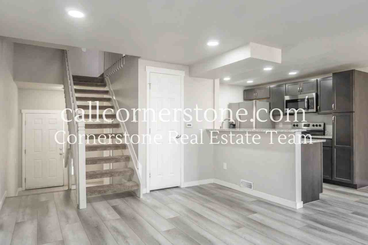 4877 Bluestem Dr