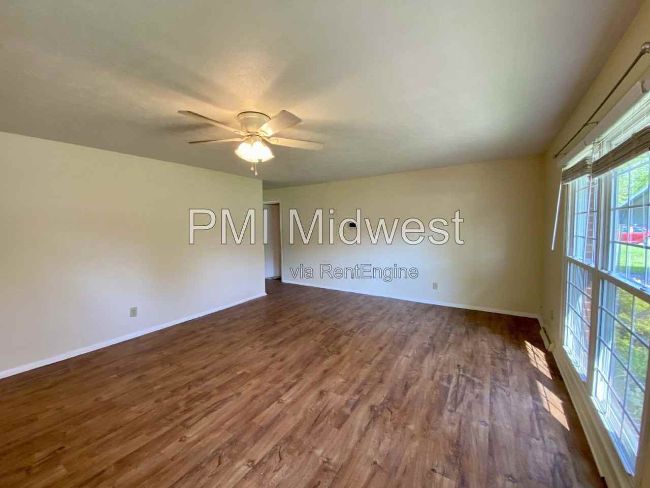 226 Southlane Dr - Photo 5 of 33